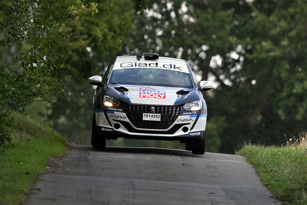 Med Arly Larsen som co-driver vandt Jacob Madsen Rally4-klassen.
(Foto: Flemming Jensen)